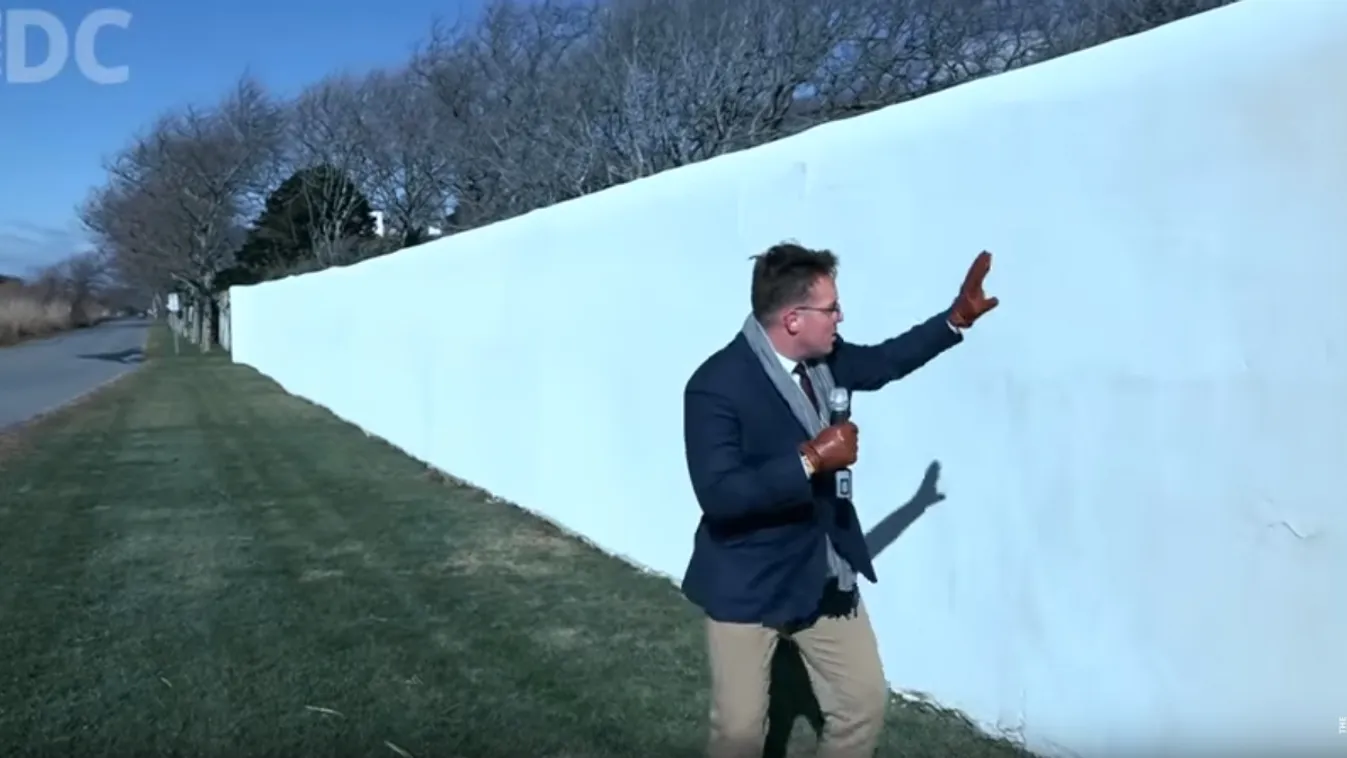 Soros egy erődítményben él