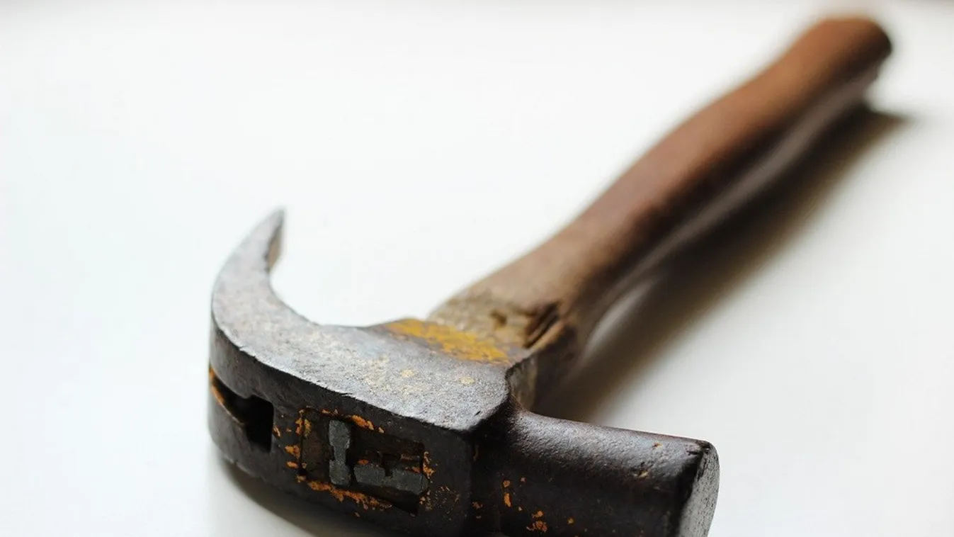 Kalapáccsal támadtak rá az Antall-kormány volt külügyminiszterére