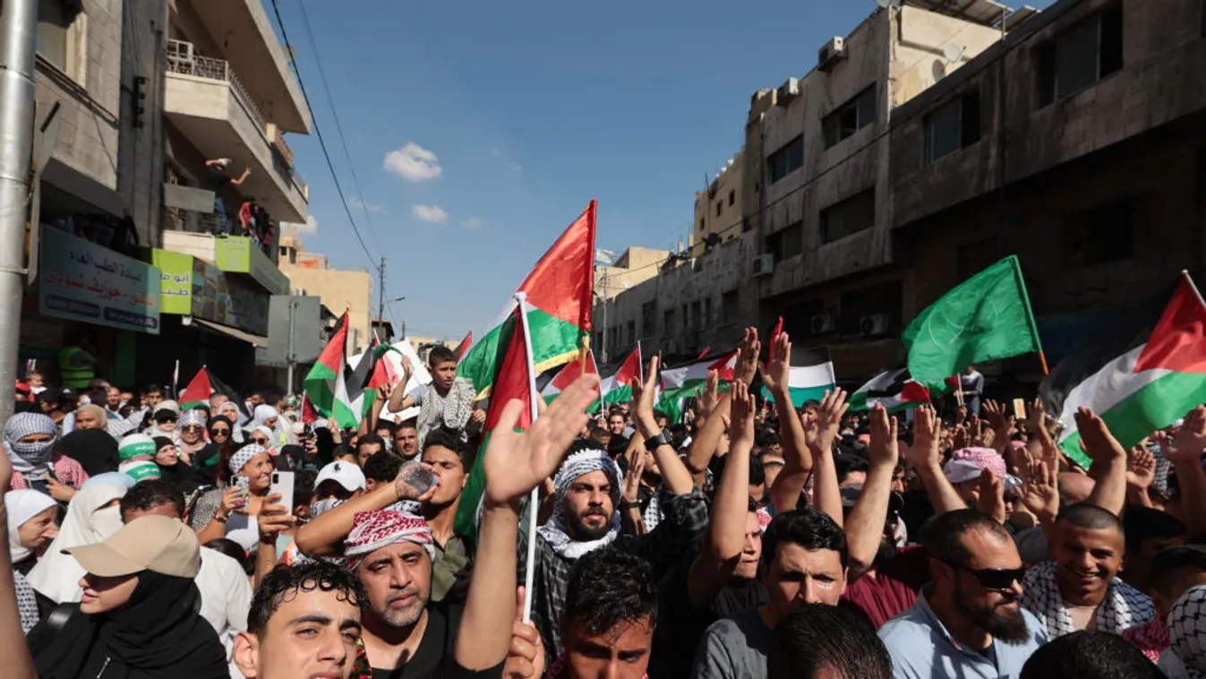 Muzulmánok tízezrei tüntettek a Közel-Keleten