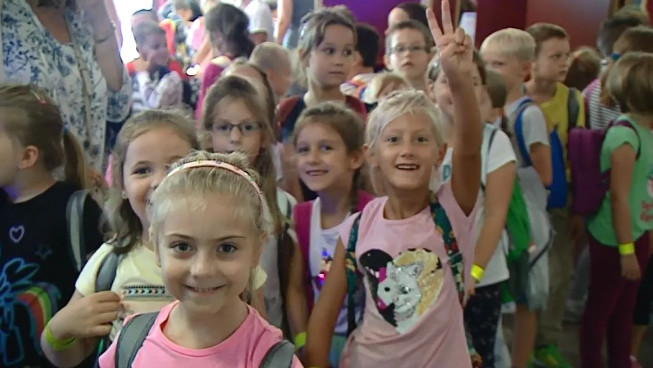 Rendhagyó műsorral igyekeznek élményt adni az elsősöknek