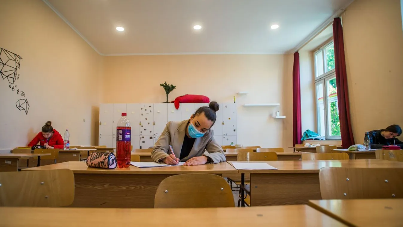 Történelemből vizsgáznak a diákok