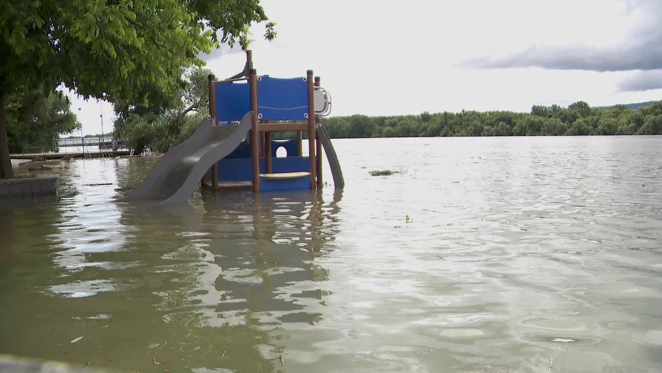 Megindult az árhullám és Budapest irányába tart + videó