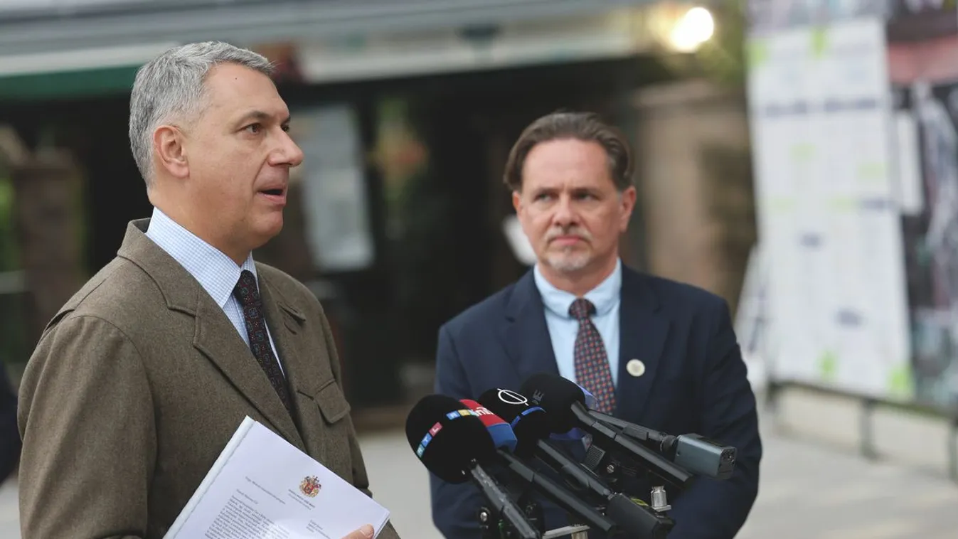 Lázár János bejelentette: extrém olcsó lesz az egyik vármegyei autópálya-matrica + videó