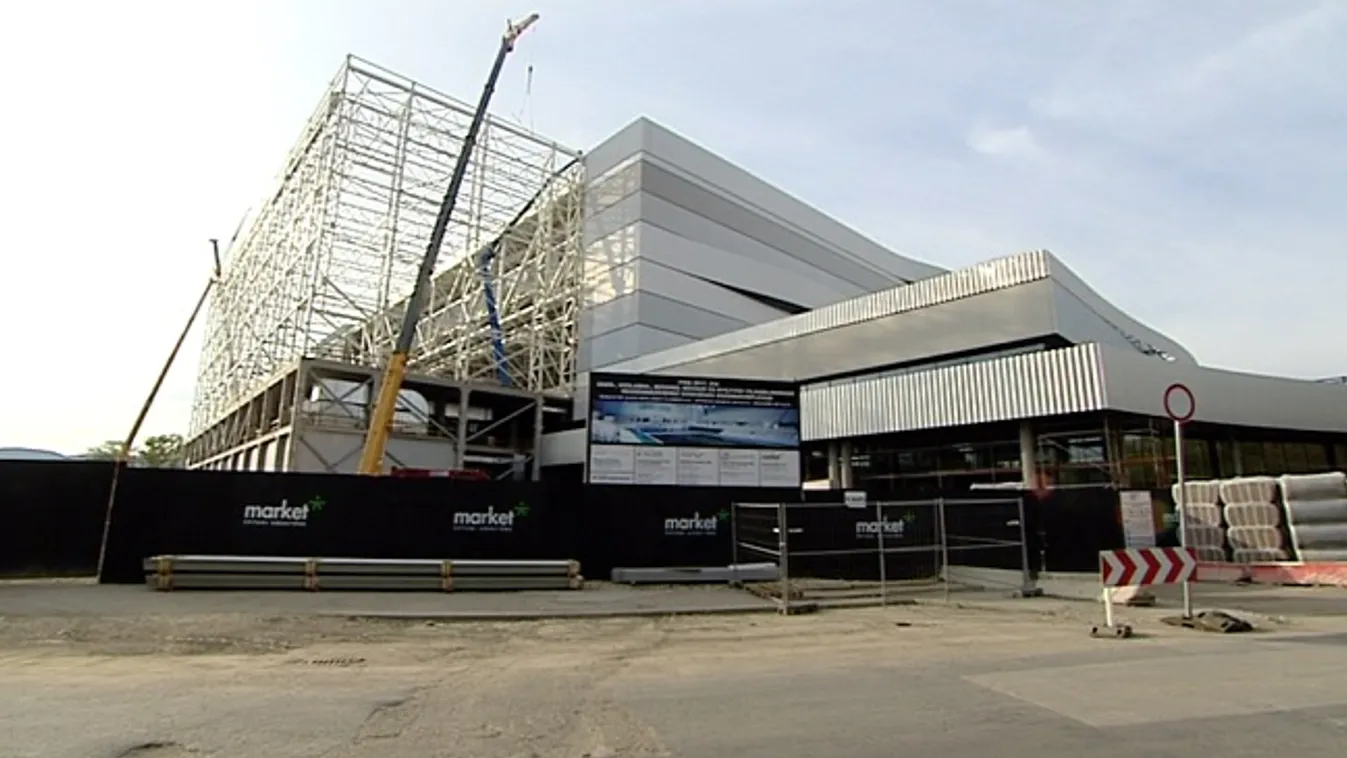 Újabb 2,1 milliárd forintot költenek a vizes vébére