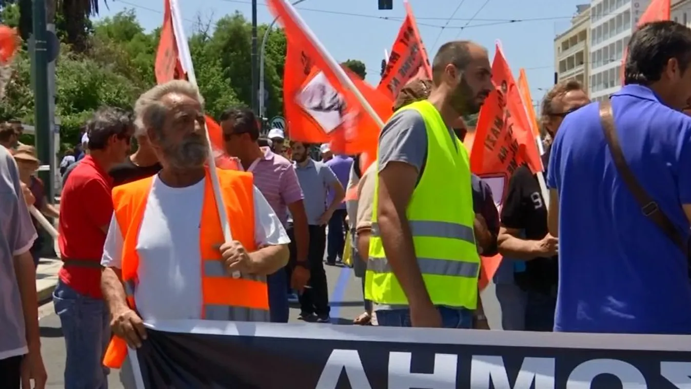 Több ezren tüntettek az újabb megszorítások ellen