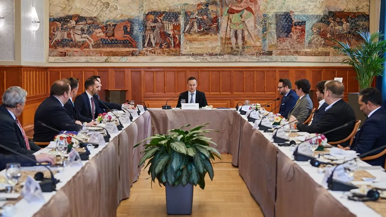 Vállalatvezetőkkel egyeztetett Szijjártó Péter