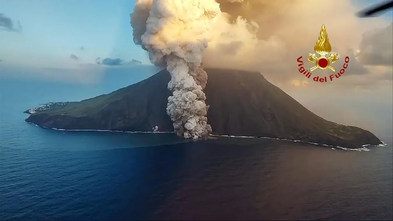 Szicíliában az Etna és a Stromboli is kitört, lezárták Catania repülőterét