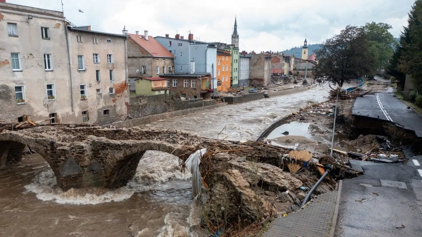 Átszakadt egy gát Lengyelországban, húszezres települést evakuálhatnak + videó