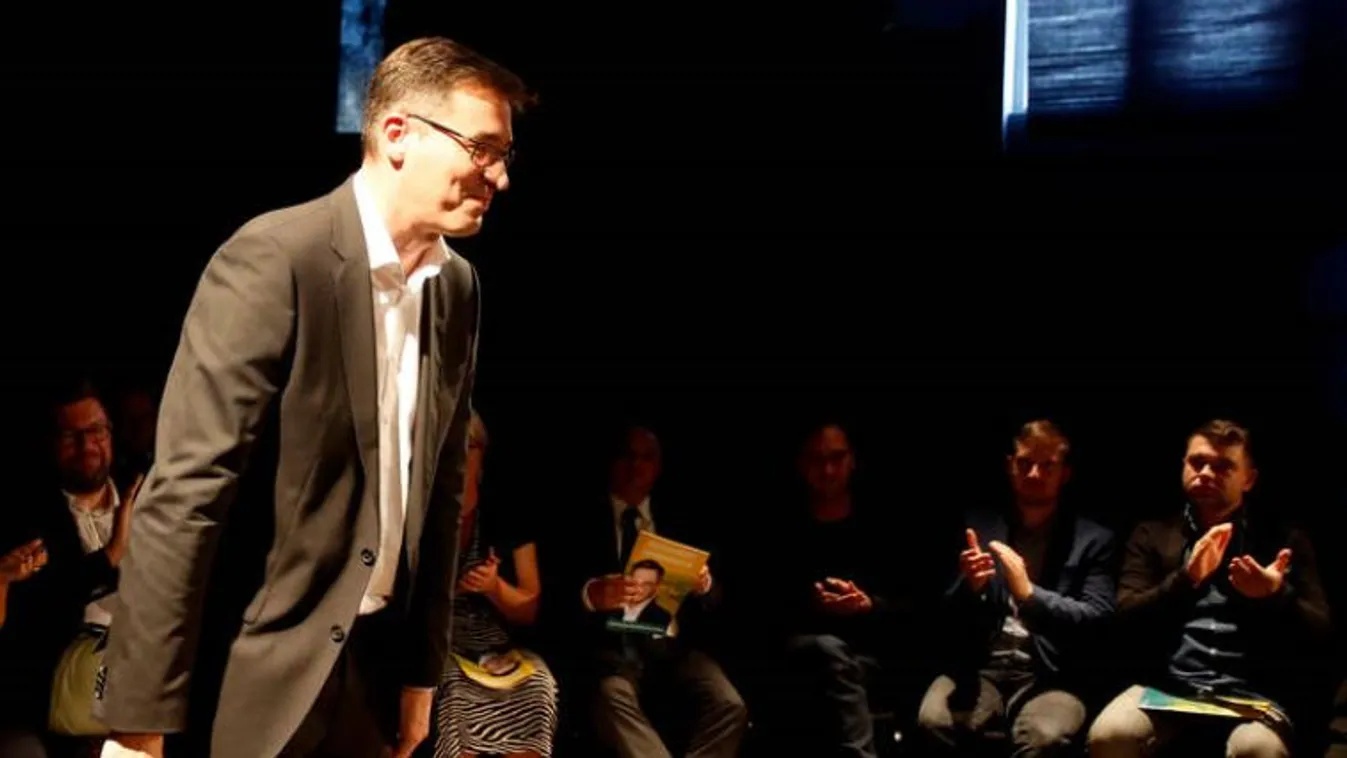 Karácsony titkolózott, de most pert vesztett