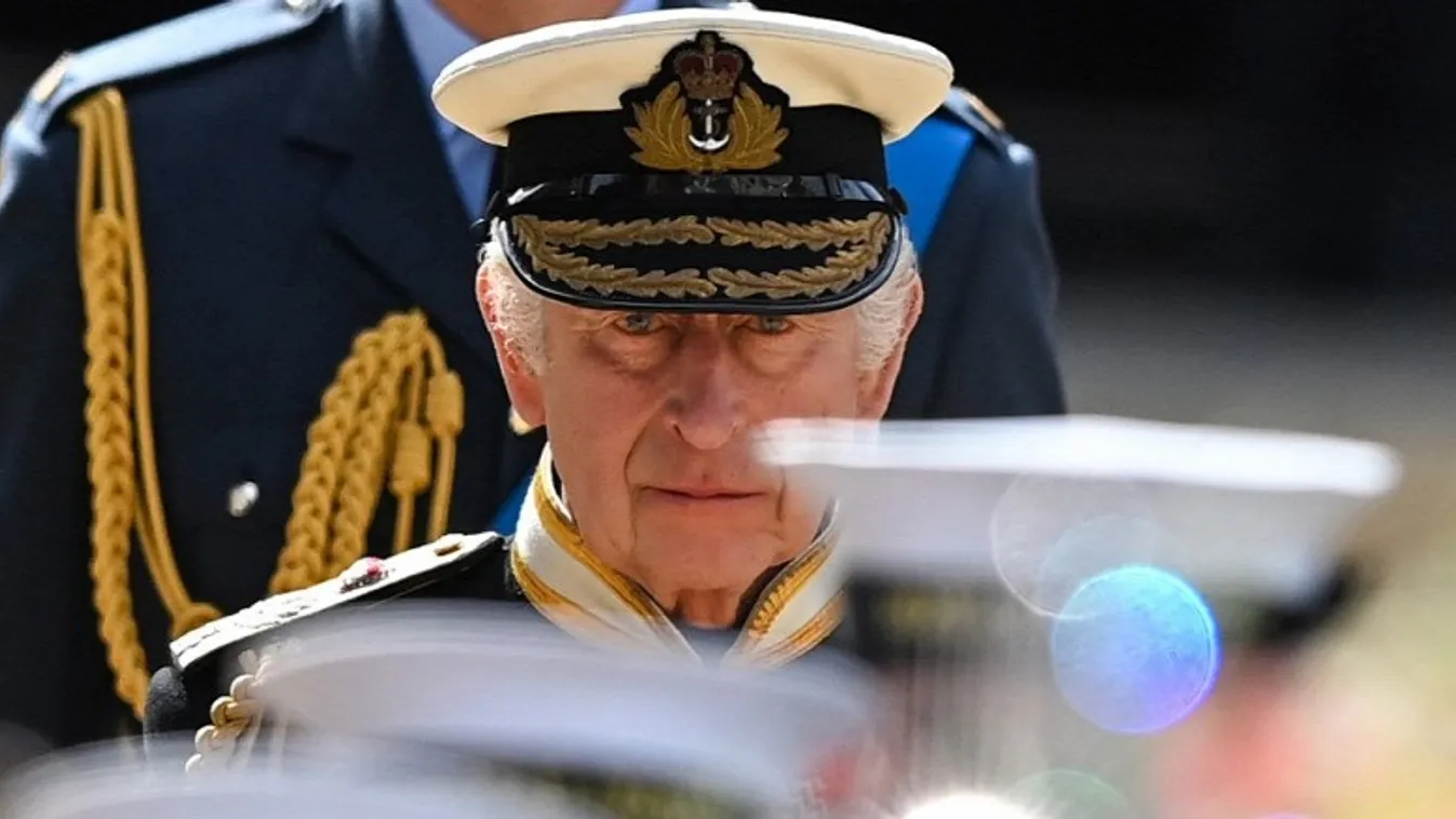 Alattvalóihoz, jelzésértékű utazásra készül III. Károly