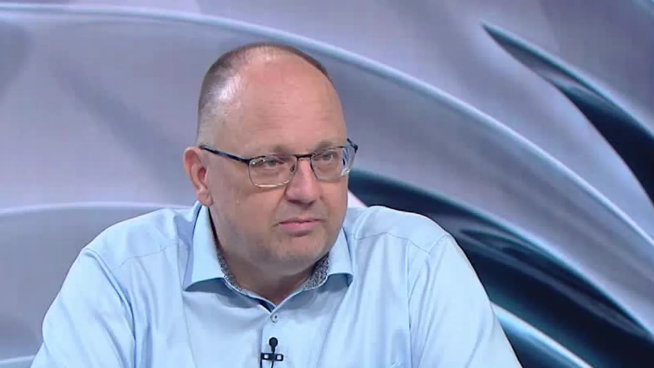 Lassan már mindenki az Üllői úti kerékpársávot bírálja