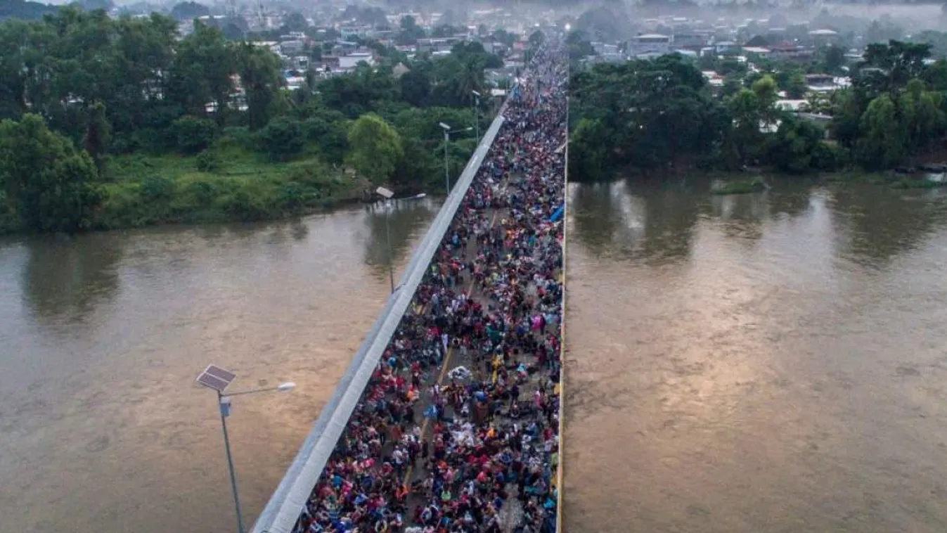 Napl napra duzzad a migránskaraván