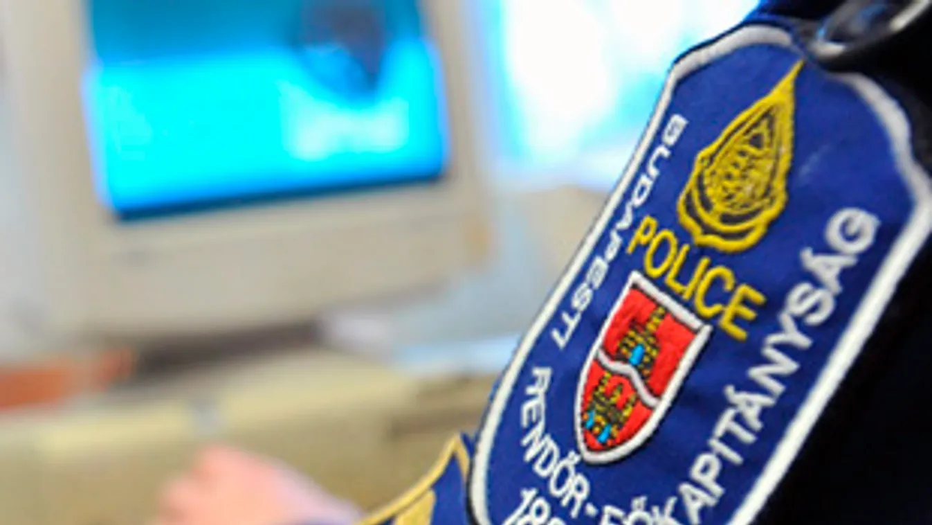 Kábítószer-birtoklás miatt nyomoznak két rendőr ellen