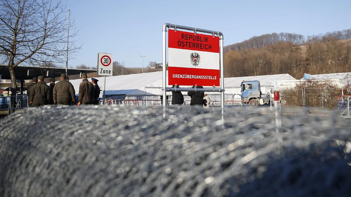 Már készítik elő a kerítést az osztrákok Hegyeshalomnál