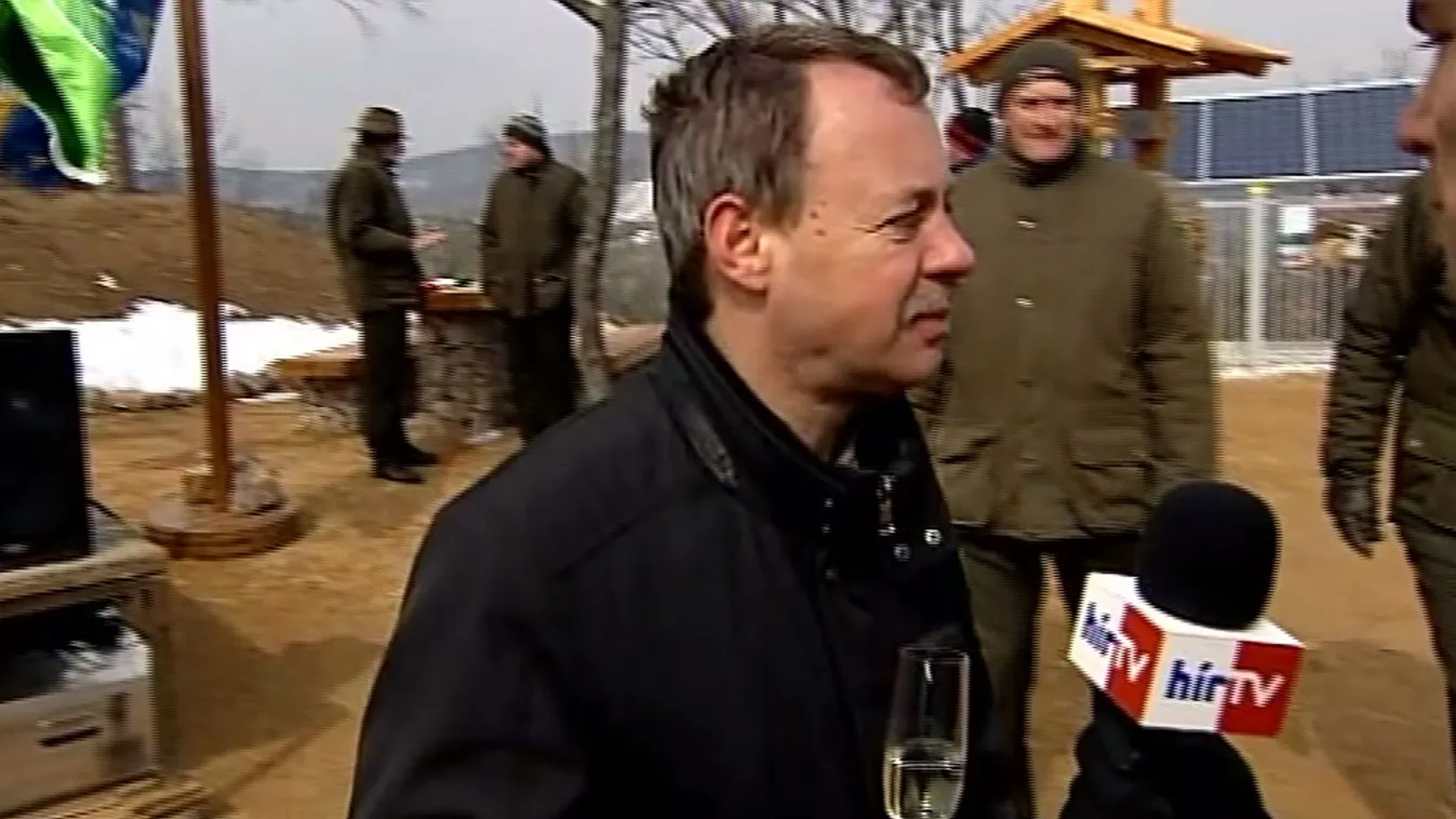 Már nem foglalkozna párttársa ügynökmúltjával Révész Máriusz