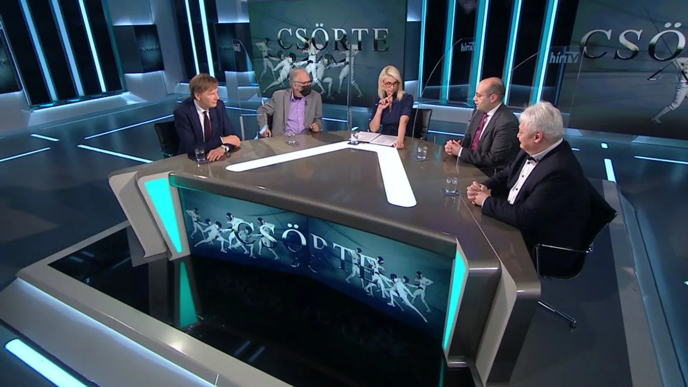 Csörte: Fegyver van a Facebook kezében, demokráciákat tud tönkretenni