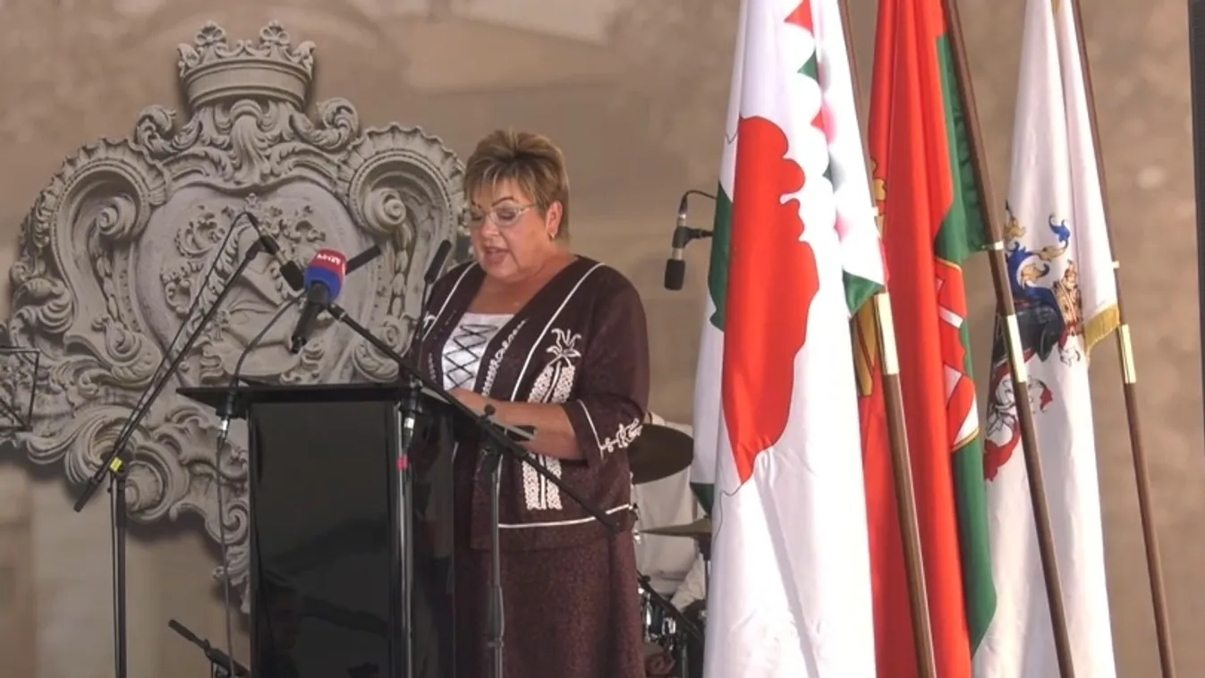 Megkoszorúzták az újratemetés harmincegyedik évfordulóján Horthy Miklós sírhelyét + videó