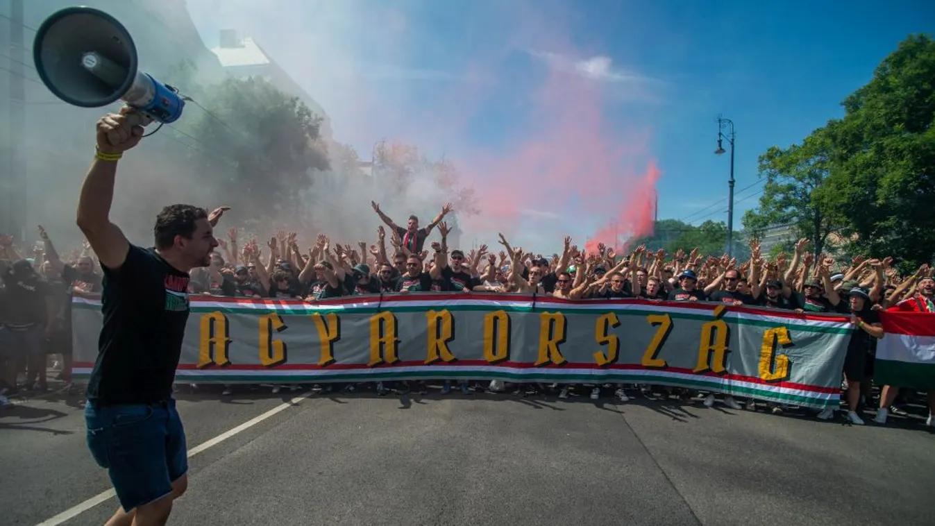 A Deutsche Welle szerint a Carpathian Brigade egy neonáci ultracsoport