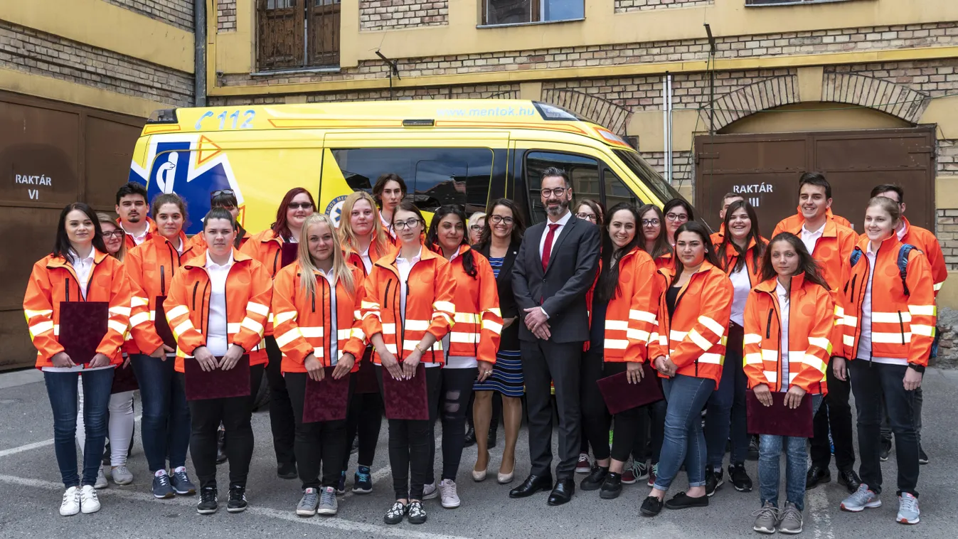 Novák Katalin: Az önkéntes munkával a fiatalok készségei is gyarapodnak