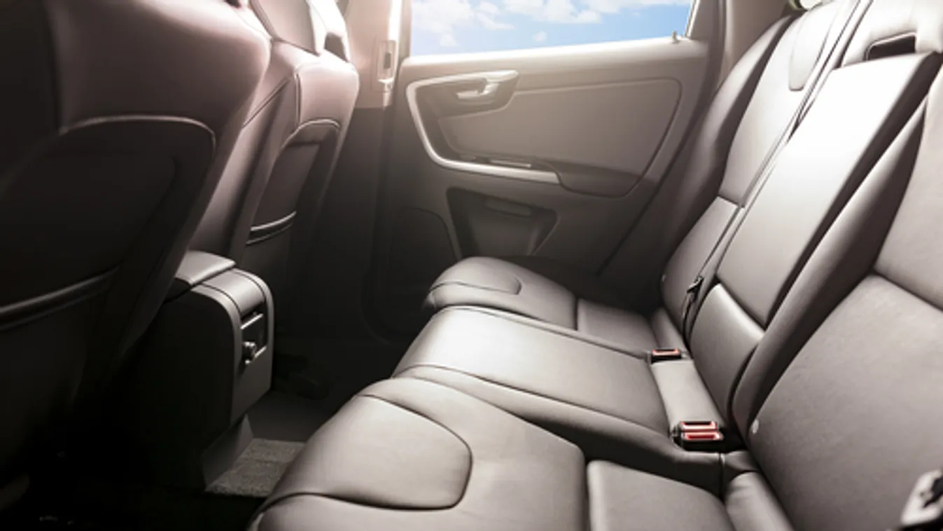 Lezárt autóból mentettek ki egy lányt a nyíregyházi rendőrök