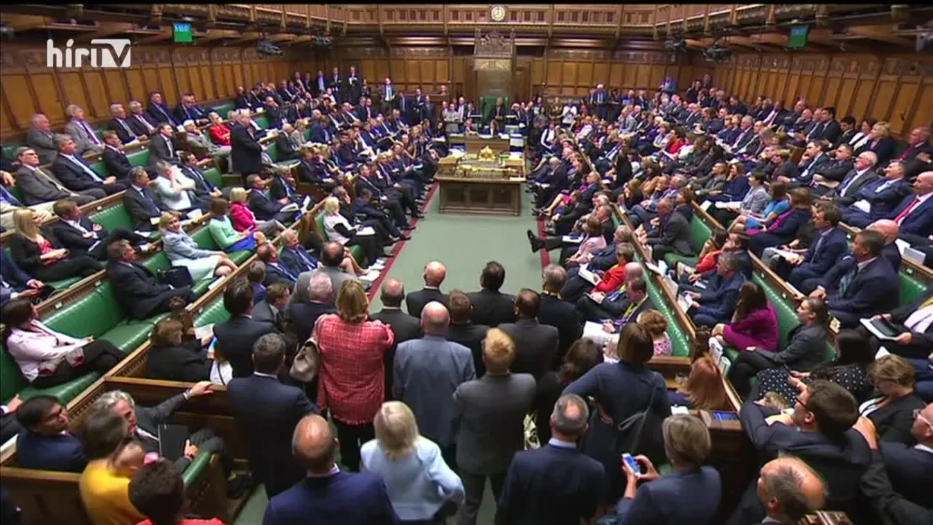 Hírvilág: Hatalmi játszmát vív egymással a brit kormányfő és a londoni parlament