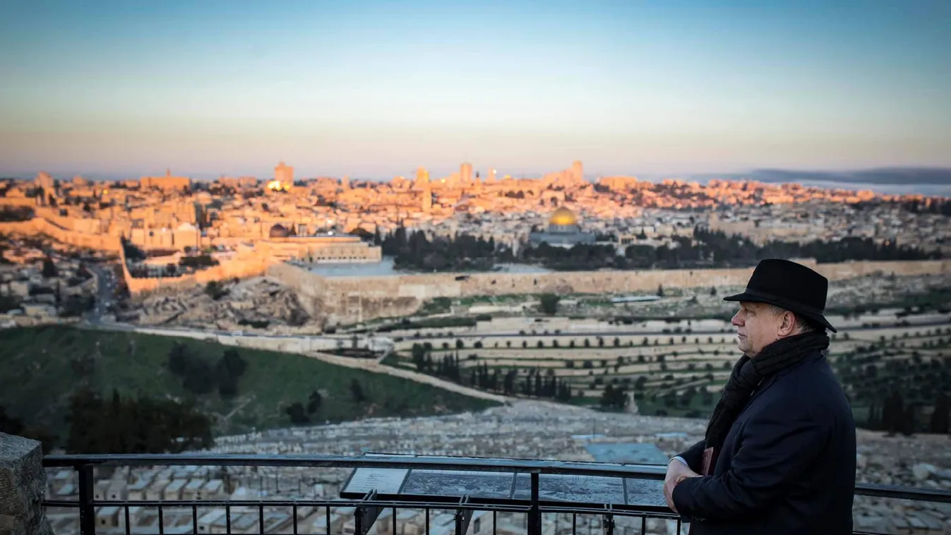 Jeruzsálemi napfelkeltéről töltött fel képet Orbán Viktor