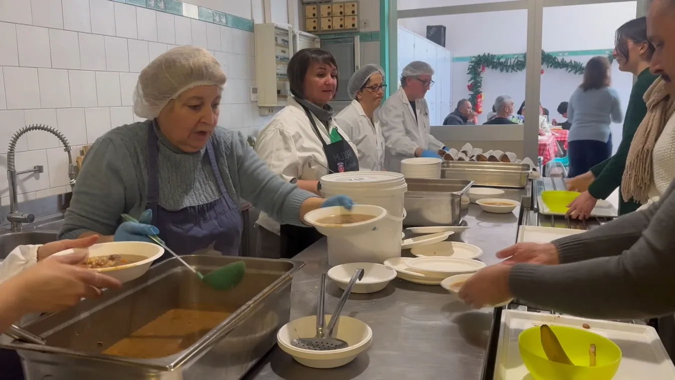 A kapuvári Ízvadászok főzték az ebédet Rómában a Sant’Egidio ingyenkonyháján vízkeresztkor + videó