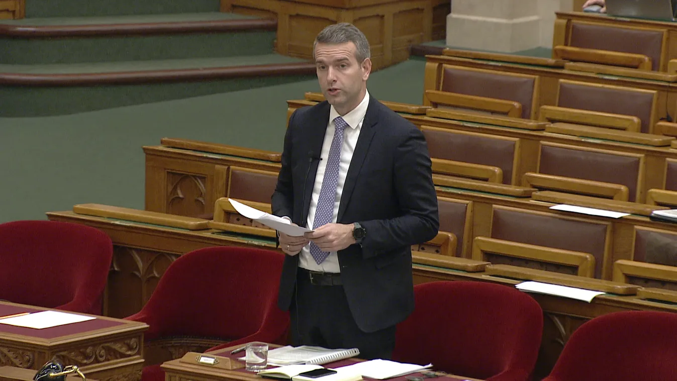 A Paksi Atomerőmű üzemidejének meghosszabbításáról vitáznak a képviselők