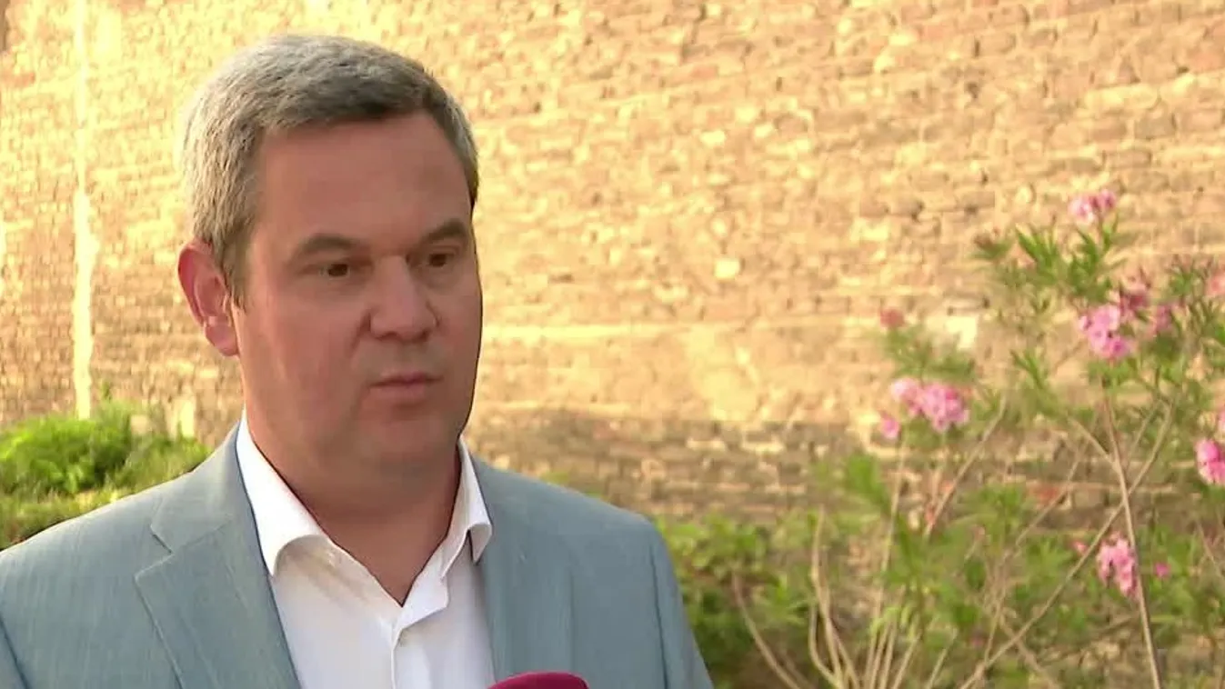 Magánkórházból rendeltek berendezést Ruszin-Szendi Romulusz beavatkozásához + videó