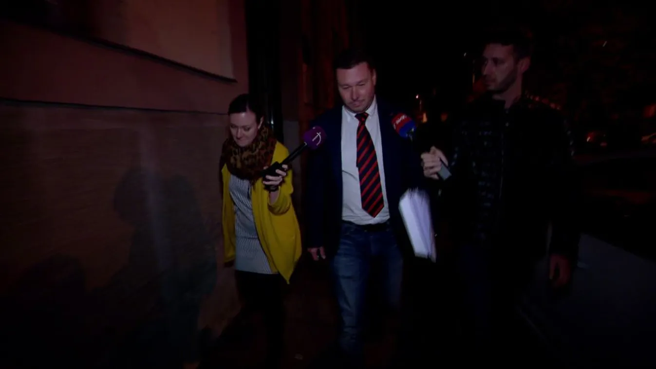 Füttyszó és bekiabálások közepette vette át mandátumát Lackner Csaba