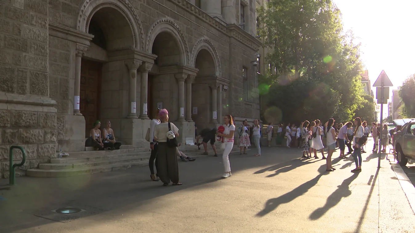 A Btk. szigorításáért tüntettek Budapesten