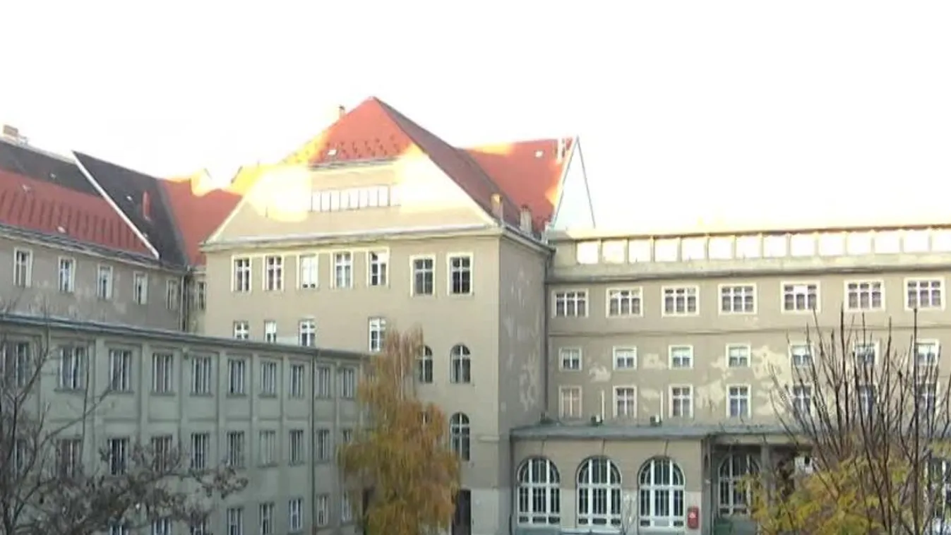 Tanú vallotta, hogy jutalékos rendszerben árulták a Városházát