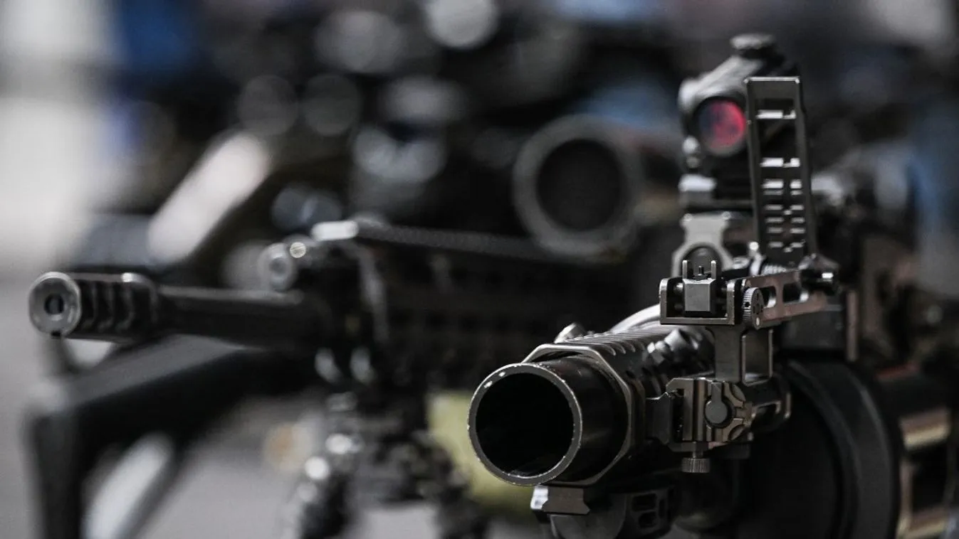 Úgy fegyverkeznek a lengyelek, mintha nem lenne holnap