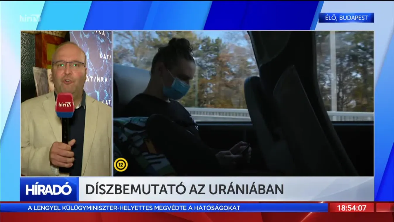 Díszbemutató az Urániában