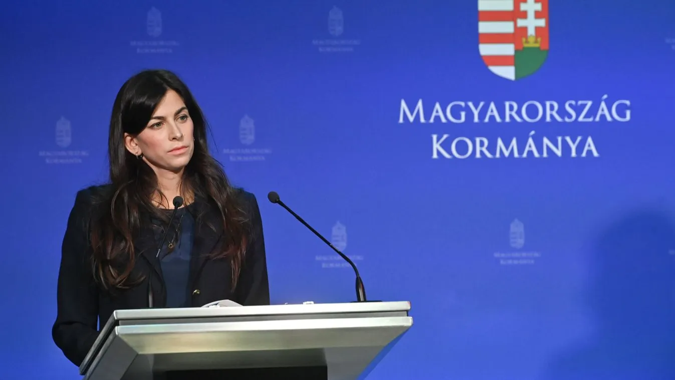 Mráz Ágoston Sámuel: Szentkirályi Alexandra modern, fiatal és kedves politikusnő