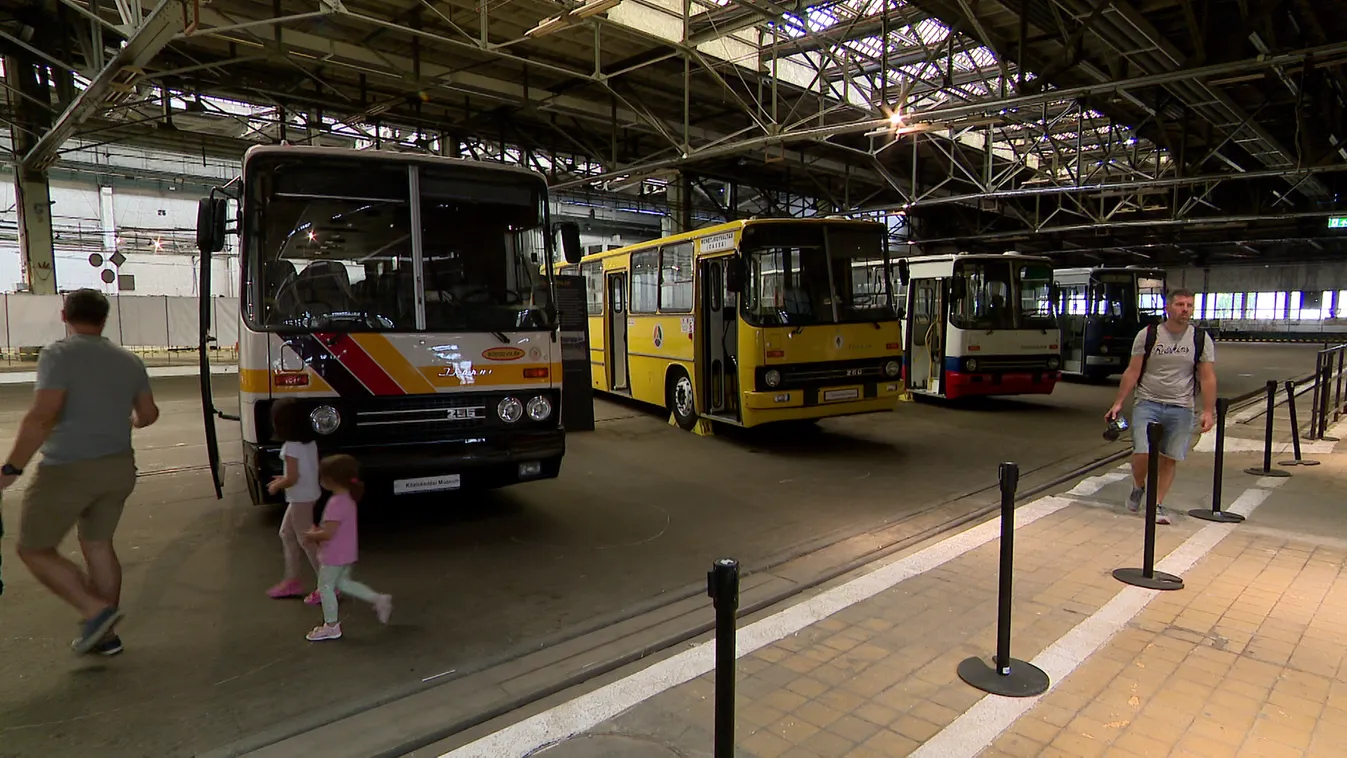 Három Ikarus 200-as buszt restaurált a Közlekedési Múzeum