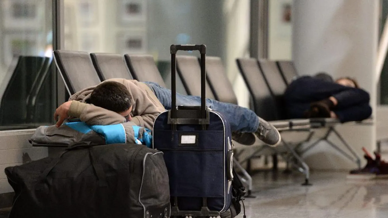 Tovább sztrájkolnak az utaskísérők