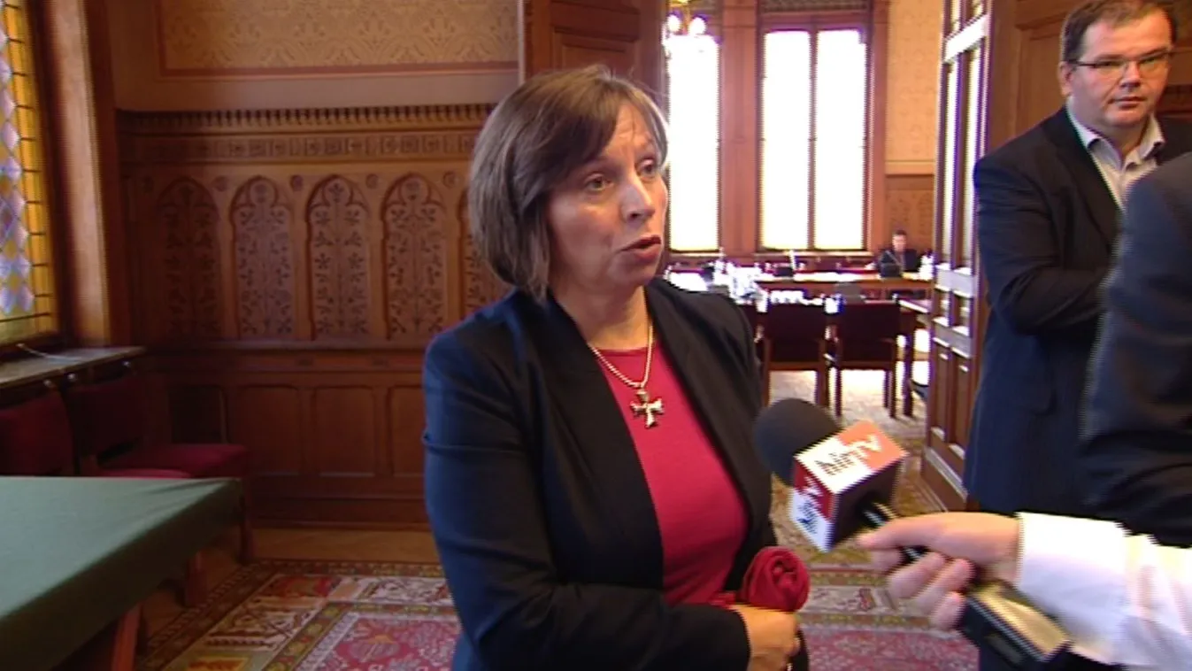 Elmenekült a Hír&nbsp;TV elől az NMHH elnöke