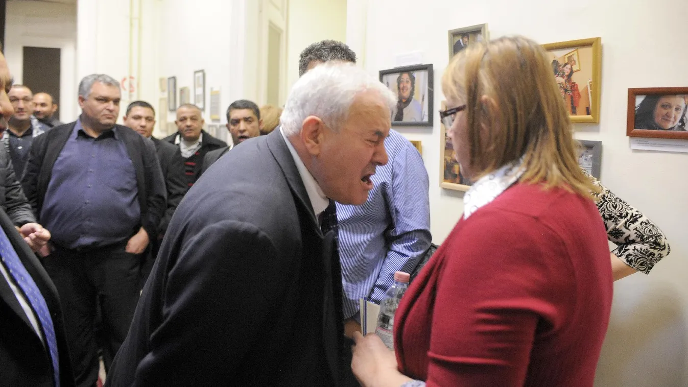 Káosz, ordibálás a roma önkormányzat ülésén