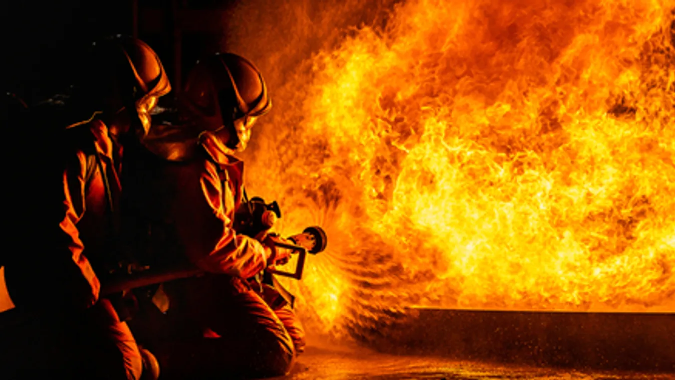 Erdőtüzek pusztítanak Athén közelében, házak rongálódtak meg