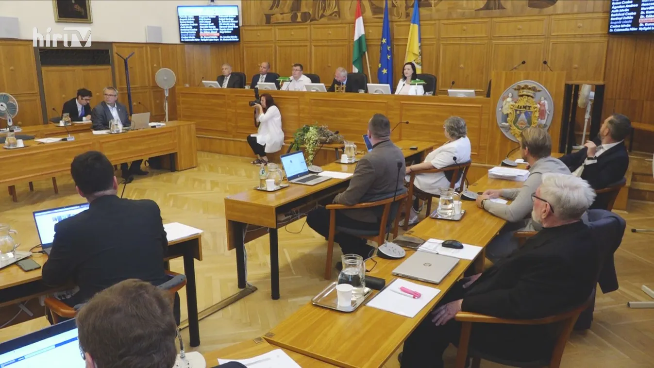 Egy pécsi LMP-s Karácsony Gergelyt támadja