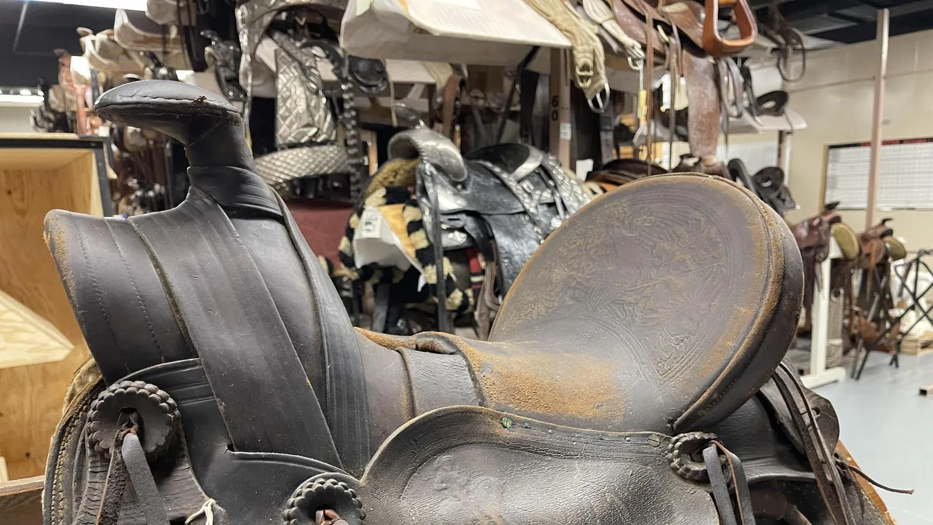 Már csomagolják Amerikában a cowboy-kiállítás anyagát