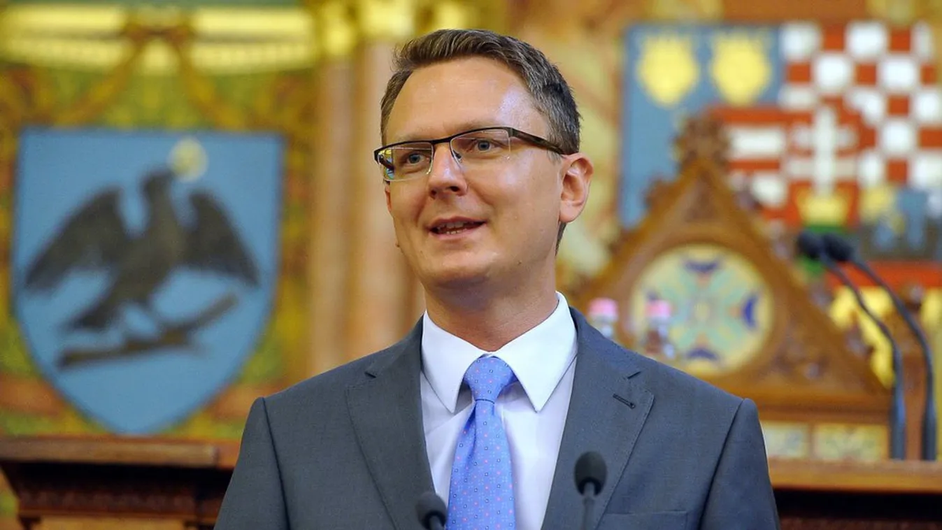 Rétvári: Több mint kétmilliárd forintból megújult a váci ferences kolostor