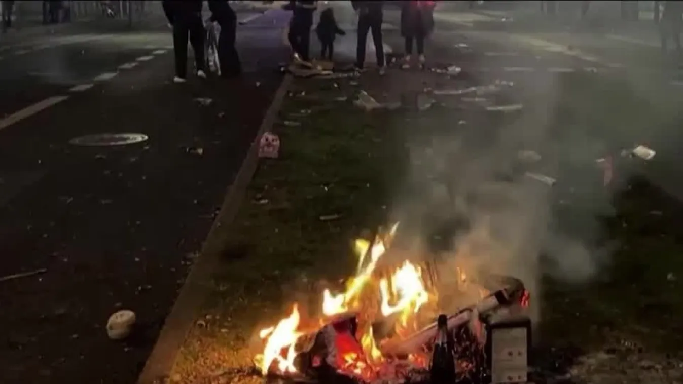 Késsel támadt a járókelőkre Berlinben egy férfi, markológépes ámokfutás Baden-Württembergben + videó