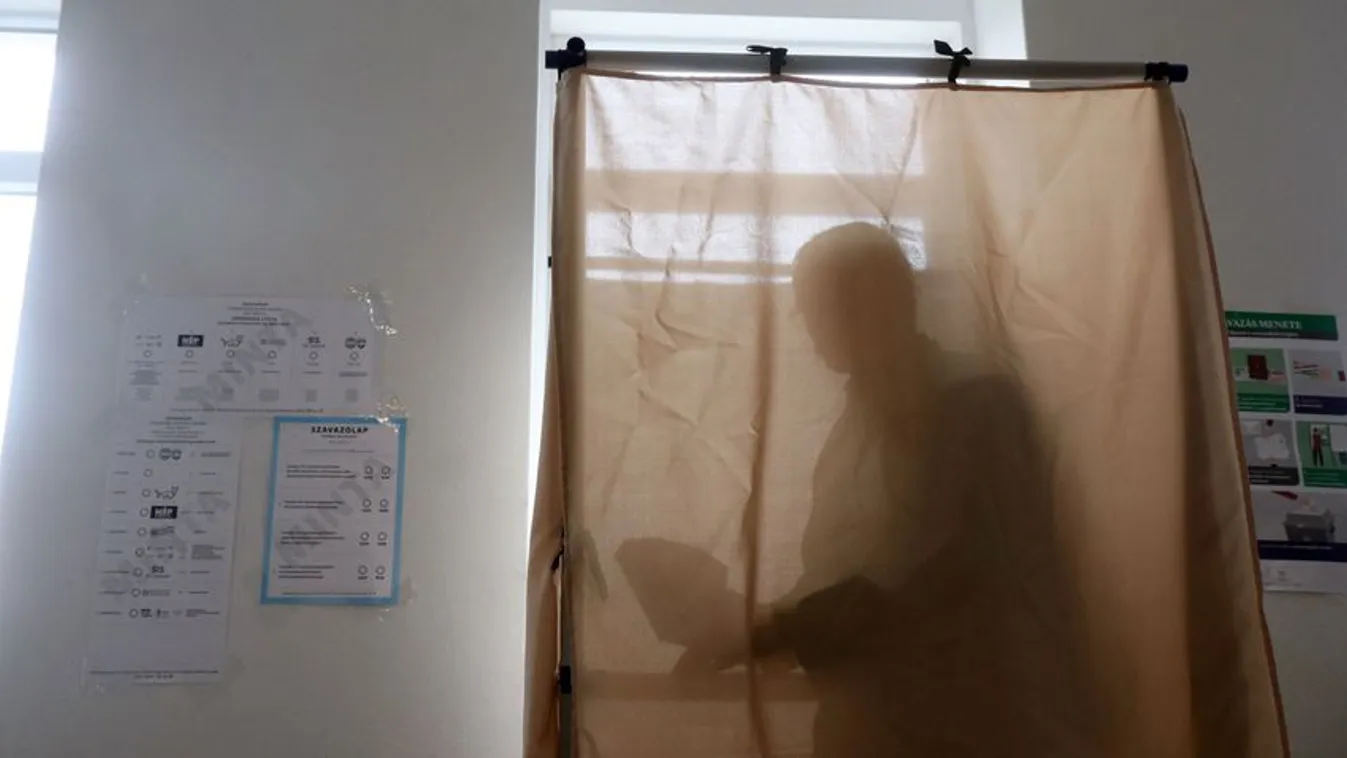 Ismételten belerúgott a vidékiekbe a balliberális média