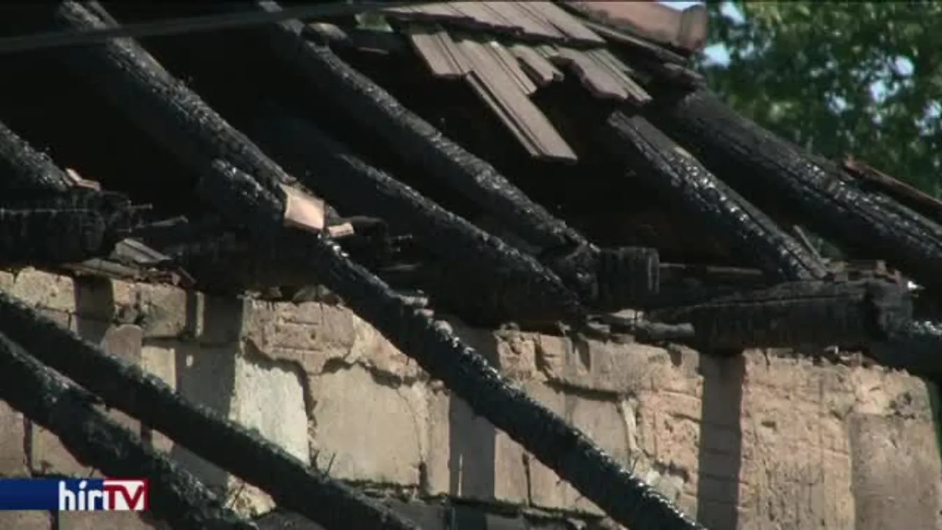 Felgyújtotta házát a férfi, ketten meghaltak