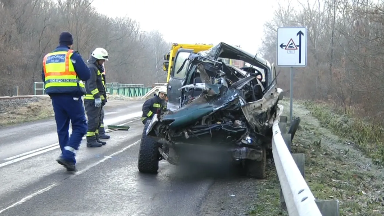 Autóba rohant a vonat