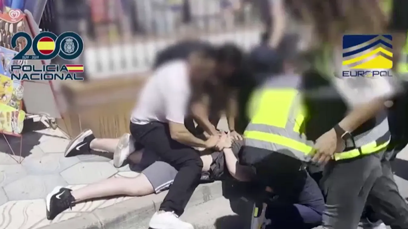 Gyerekeket toborzott egy tinédzser fiú, hogy bérgyilkosként dolgoztassa őket + videó