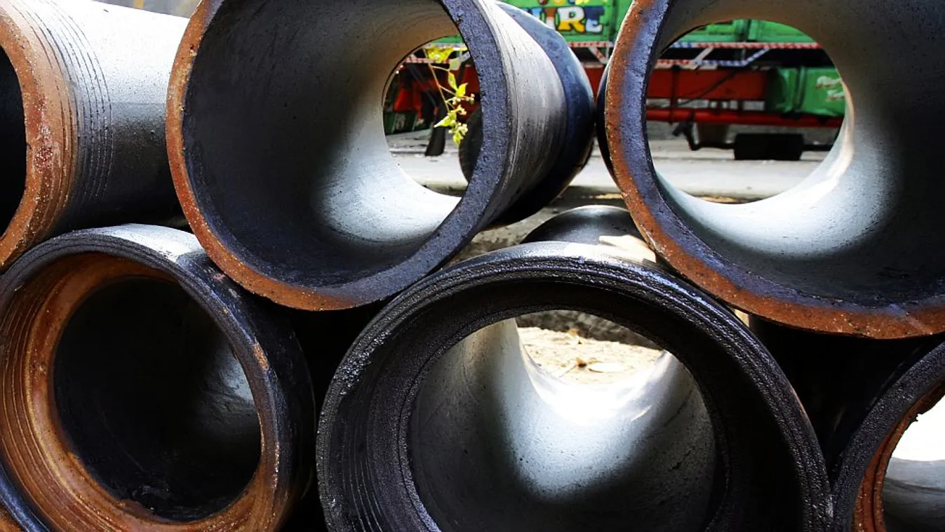 Háromszor több pénzt szedtek be, de elköltötték