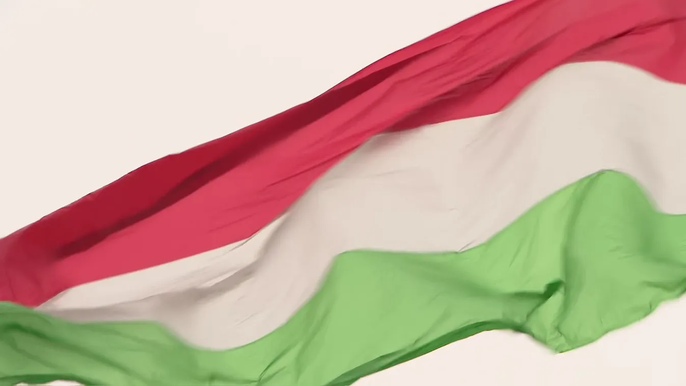 Felvonták a nemzeti lobogót az Országház előtt